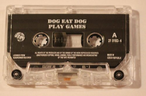 Dog Eat Dog - Play Games (Kazetta)